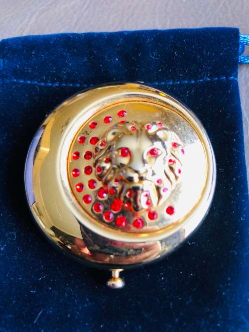 ESTEE LAUDER VINTAGE UNUSED LUCIDITY POWDER COMPACT IN THE ZODIAC LEO SIGN